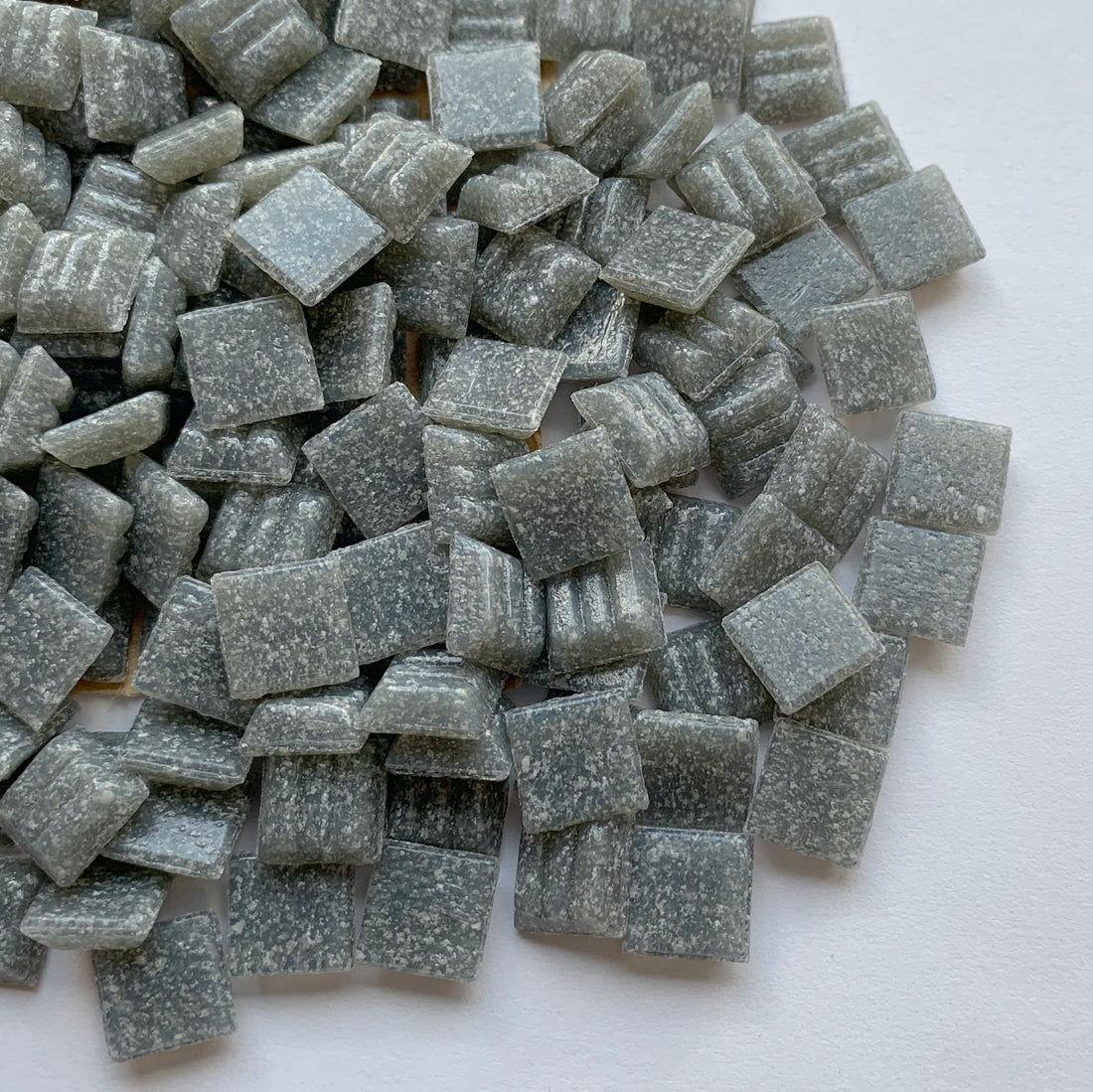 Glasmosaik 10mm  Eisweiß (lose)