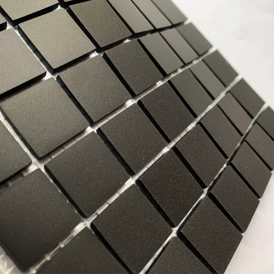 Winckelmans Noir – matt 20x20 mm mosaic tiles on mesh